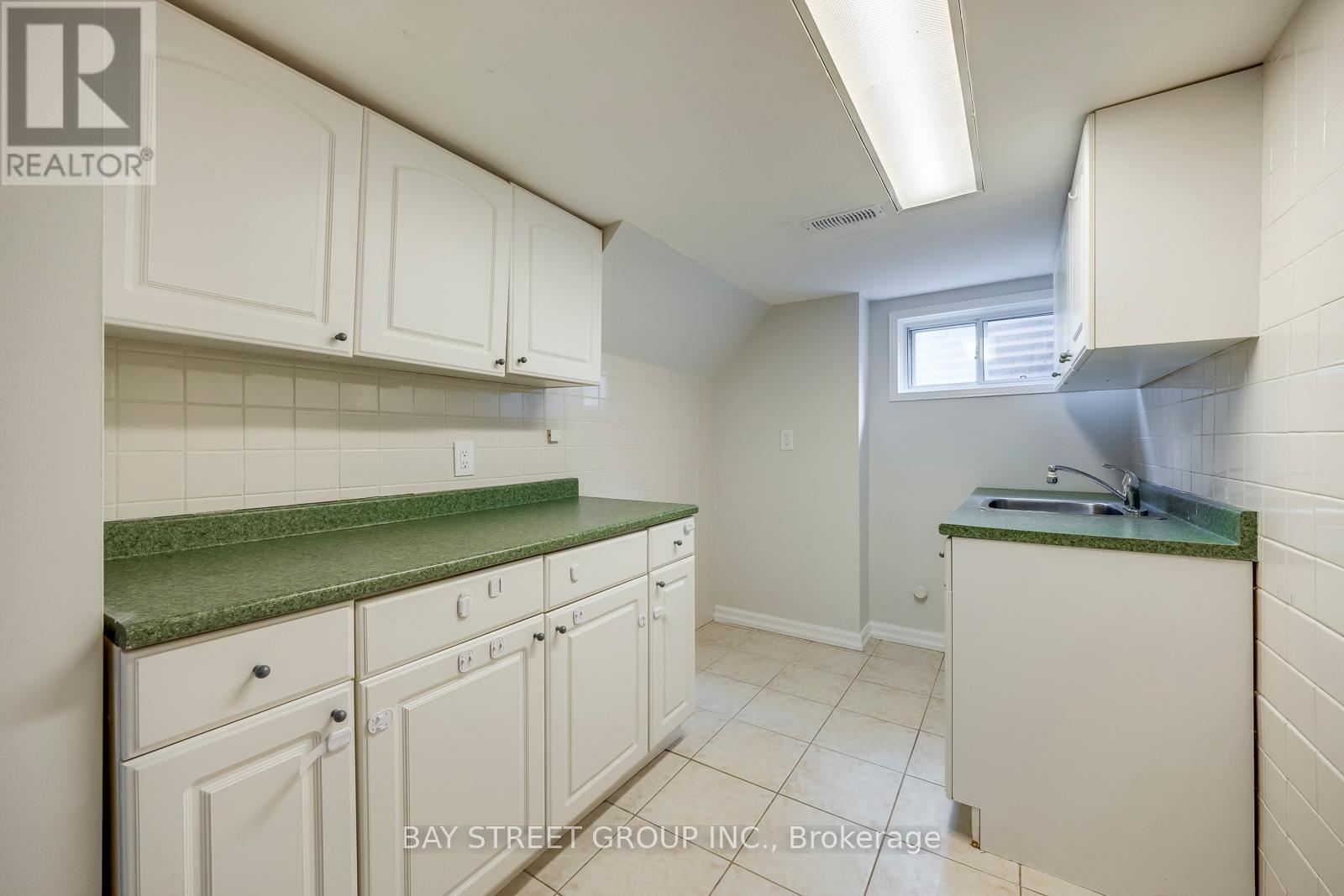 445 Samford Place, Oakville (1020 - Wo West), Ontario  L6L 4E7 - Photo 30 - W12073453