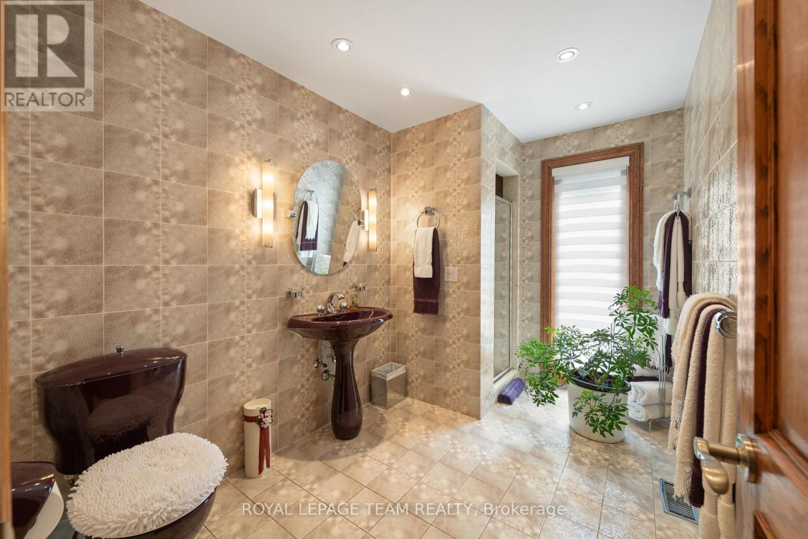 10 Nancy Avenue, Ottawa, Ontario  K2H 8L4 - Photo 20 - X12075290