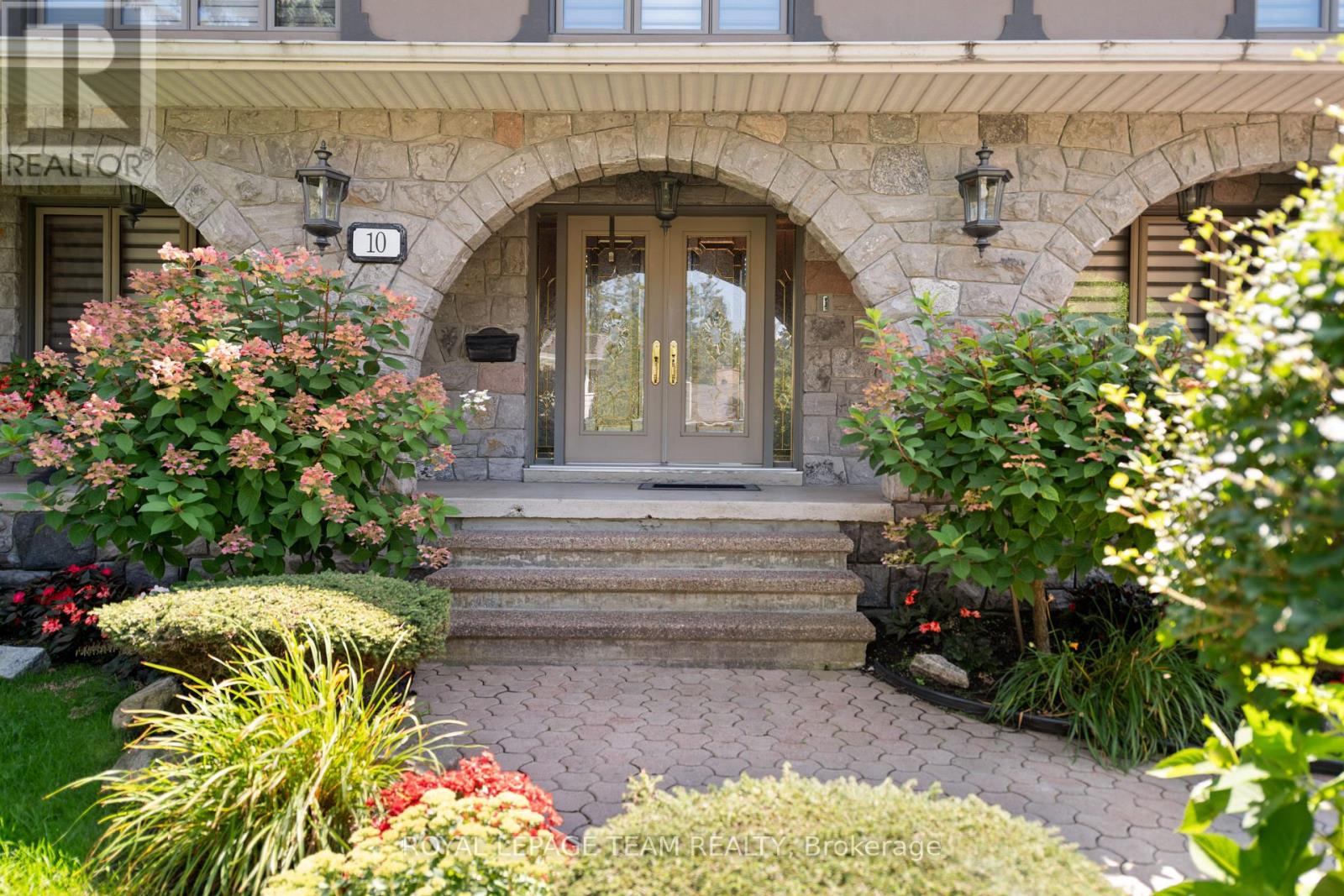 Property at 10 NANCY AVENUE image 4