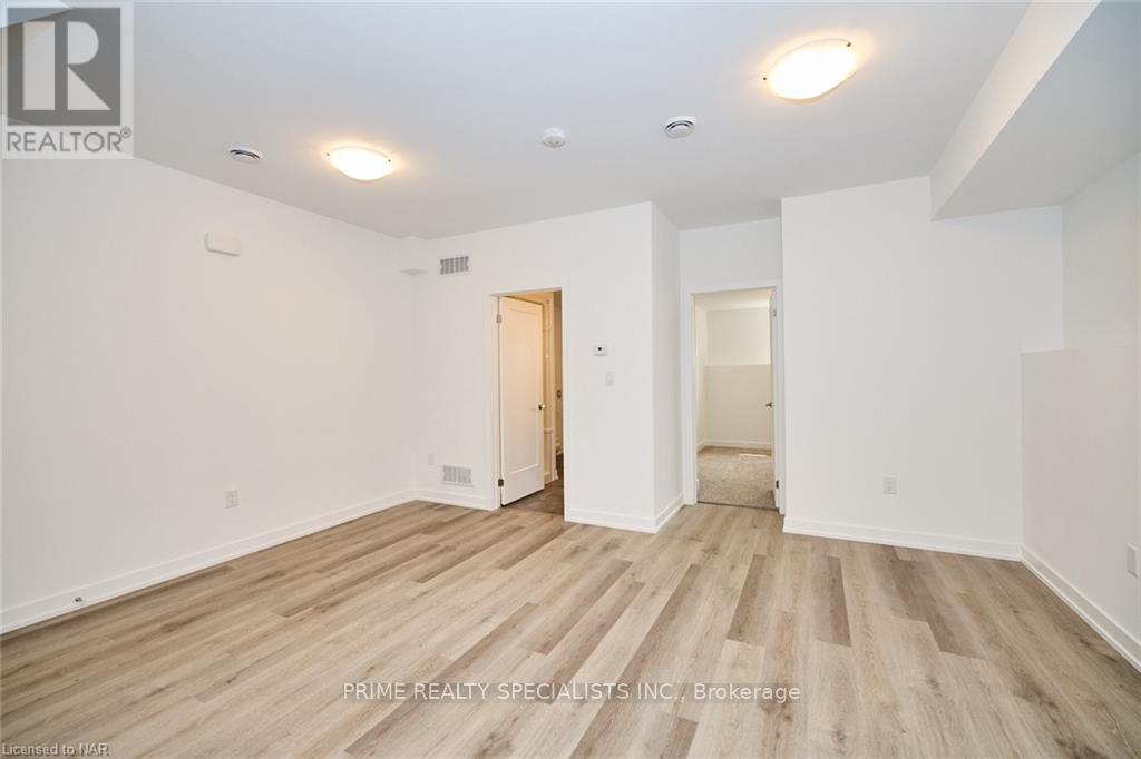 211 - 781 Clare Avenue, Welland, Ontario  L3C 0K1 - Photo 12 - X12075108