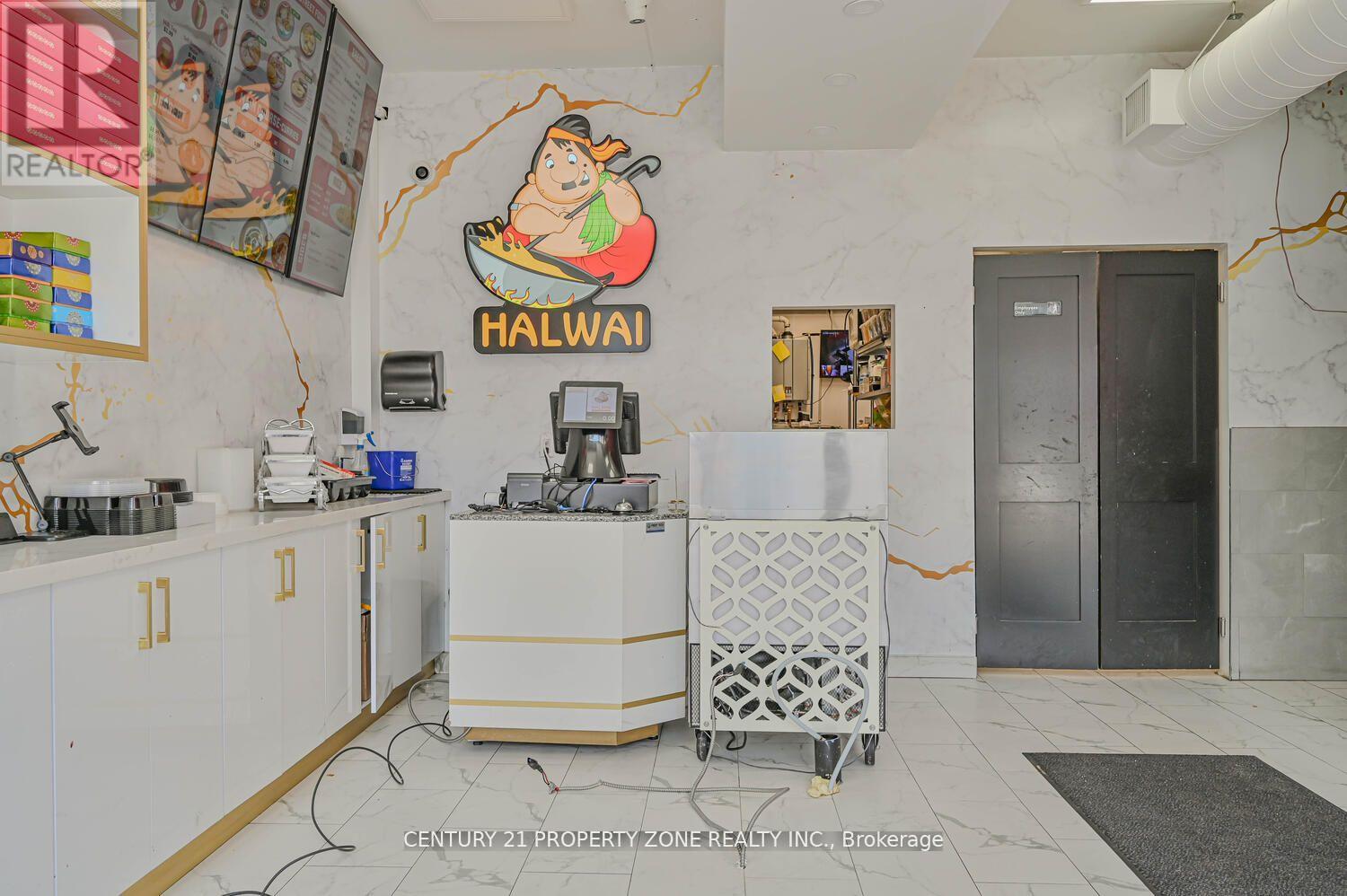 1 - 212 Queen Street E, Brampton, Ontario  L6V 1W2 - Photo 11 - W12075205