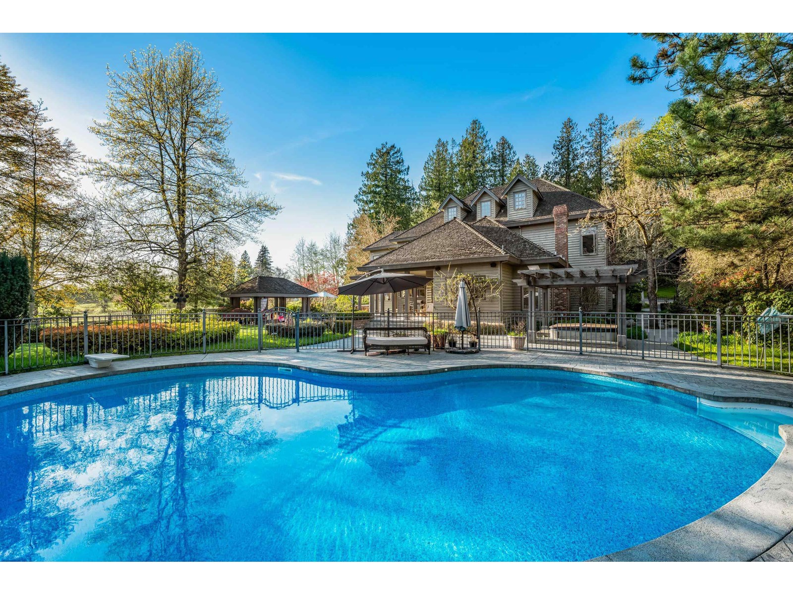 22482 8 Avenue, Langley, British Columbia  V2Z 2W4 - Photo 2 - R2988243