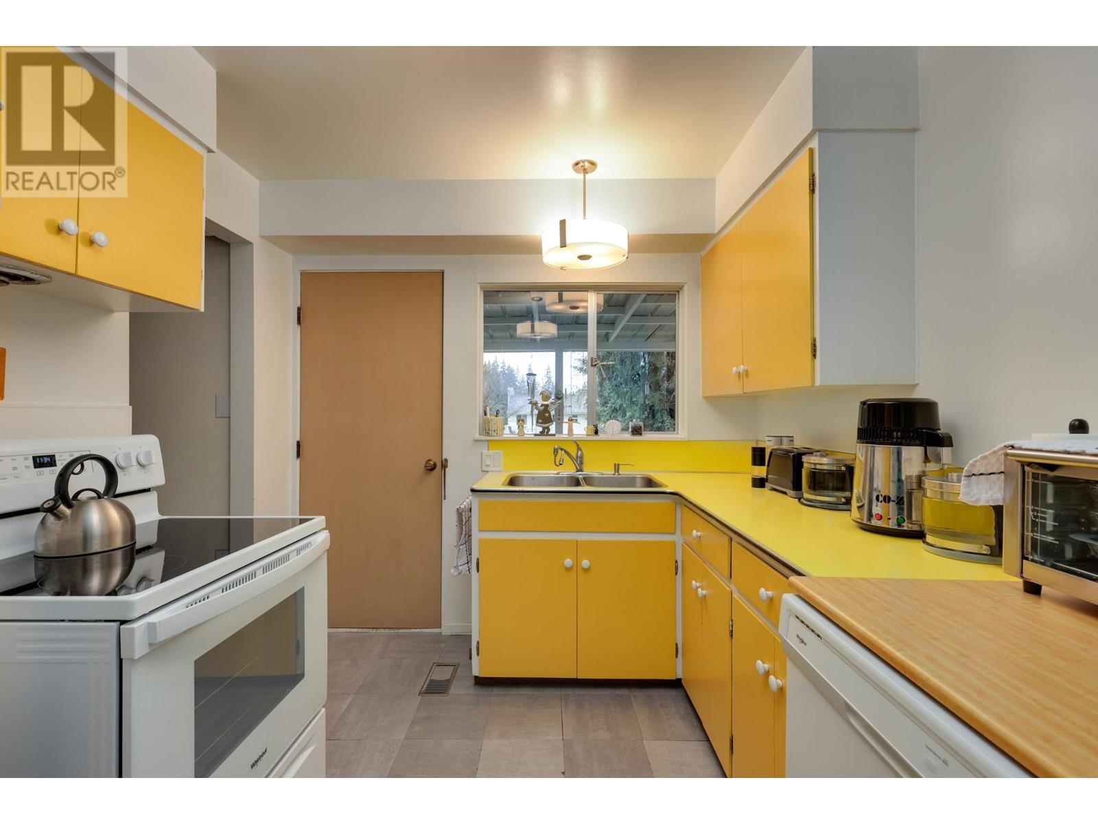 1621 Draycott Road, North Vancouver, British Columbia  V7J 1W3 - Photo 9 - R2988967