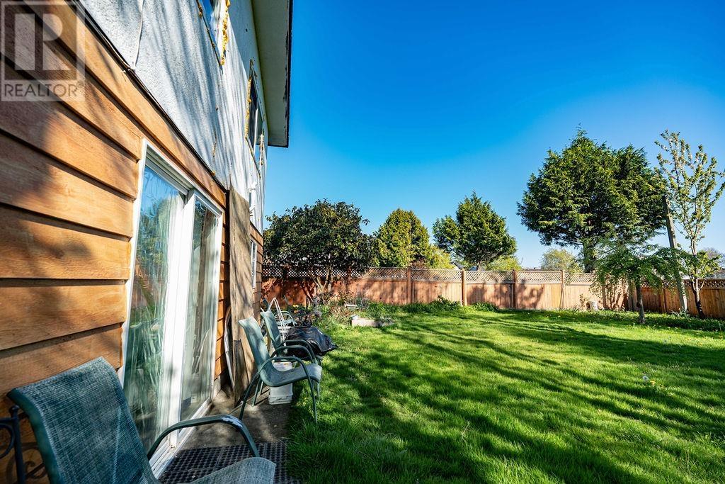 Property at 10280 AMETHYST AVENUE image 3