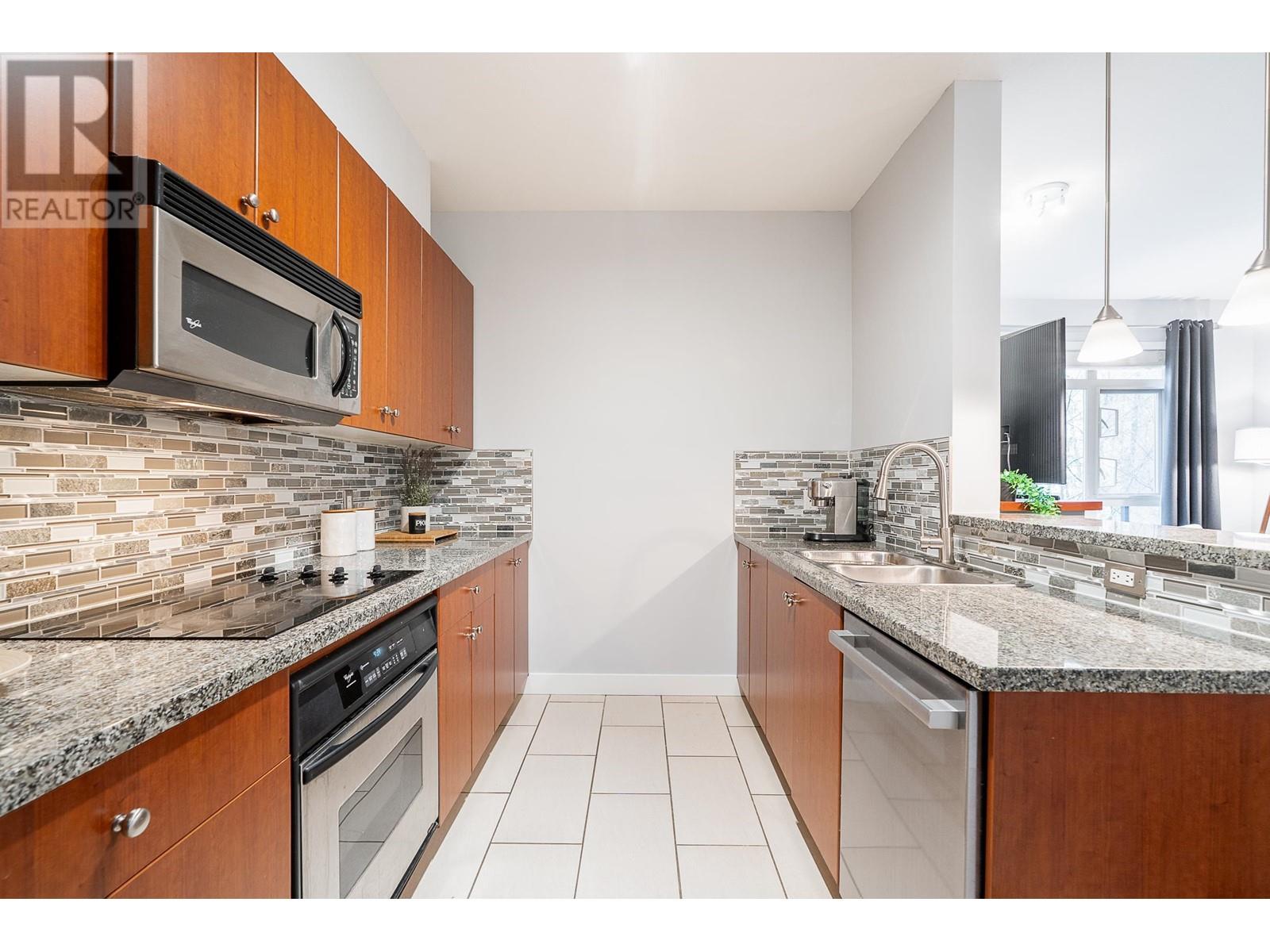 305 200 Capilano Road, Port Moody, British Columbia  V3H 5N1 - Photo 5 - R2988607