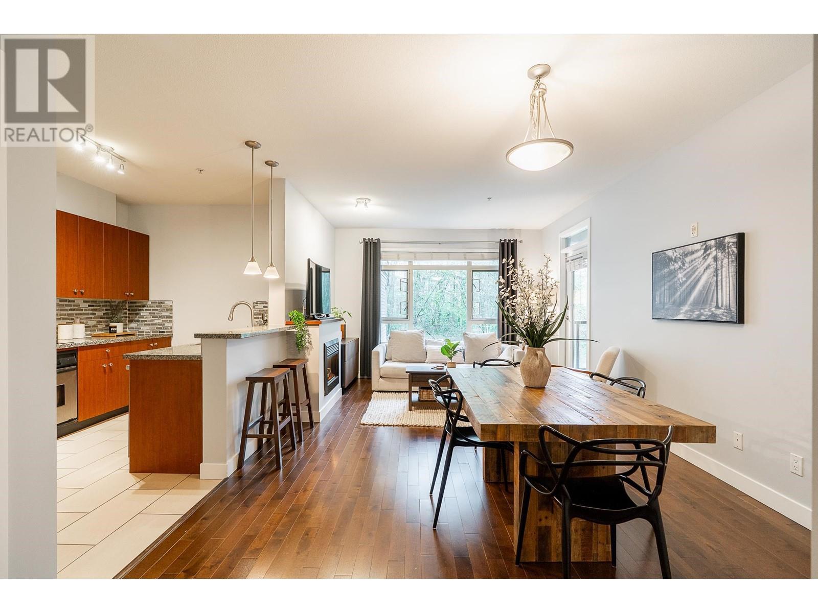 305 200 CAPILANO ROAD, port moody, British Columbia