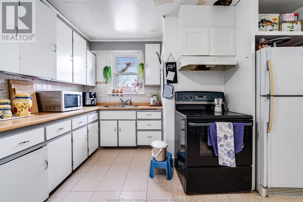 Property at 156 TALBOT STREET West image 4