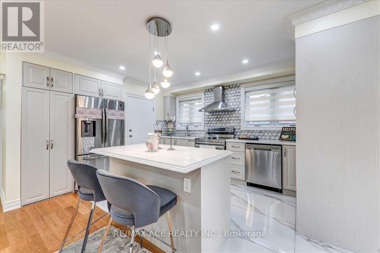Main Floor - 22 Aspendale Drive, Toronto (Bendale), Ontario  M1P 4J4 - Photo 11 - E12075332