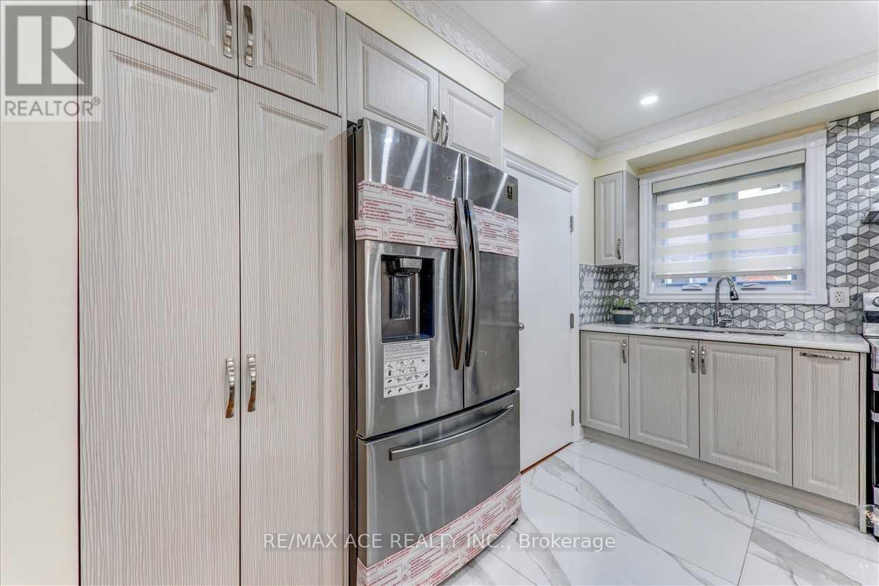 Main Floor - 22 Aspendale Drive, Toronto (Bendale), Ontario  M1P 4J4 - Photo 12 - E12075332