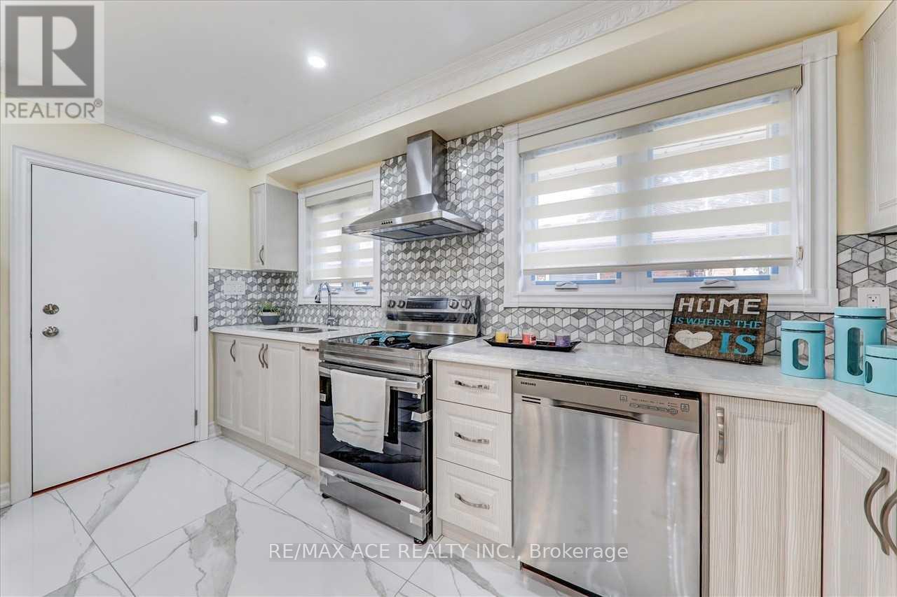 Main Floor - 22 Aspendale Drive, Toronto (Bendale), Ontario  M1P 4J4 - Photo 14 - E12075332