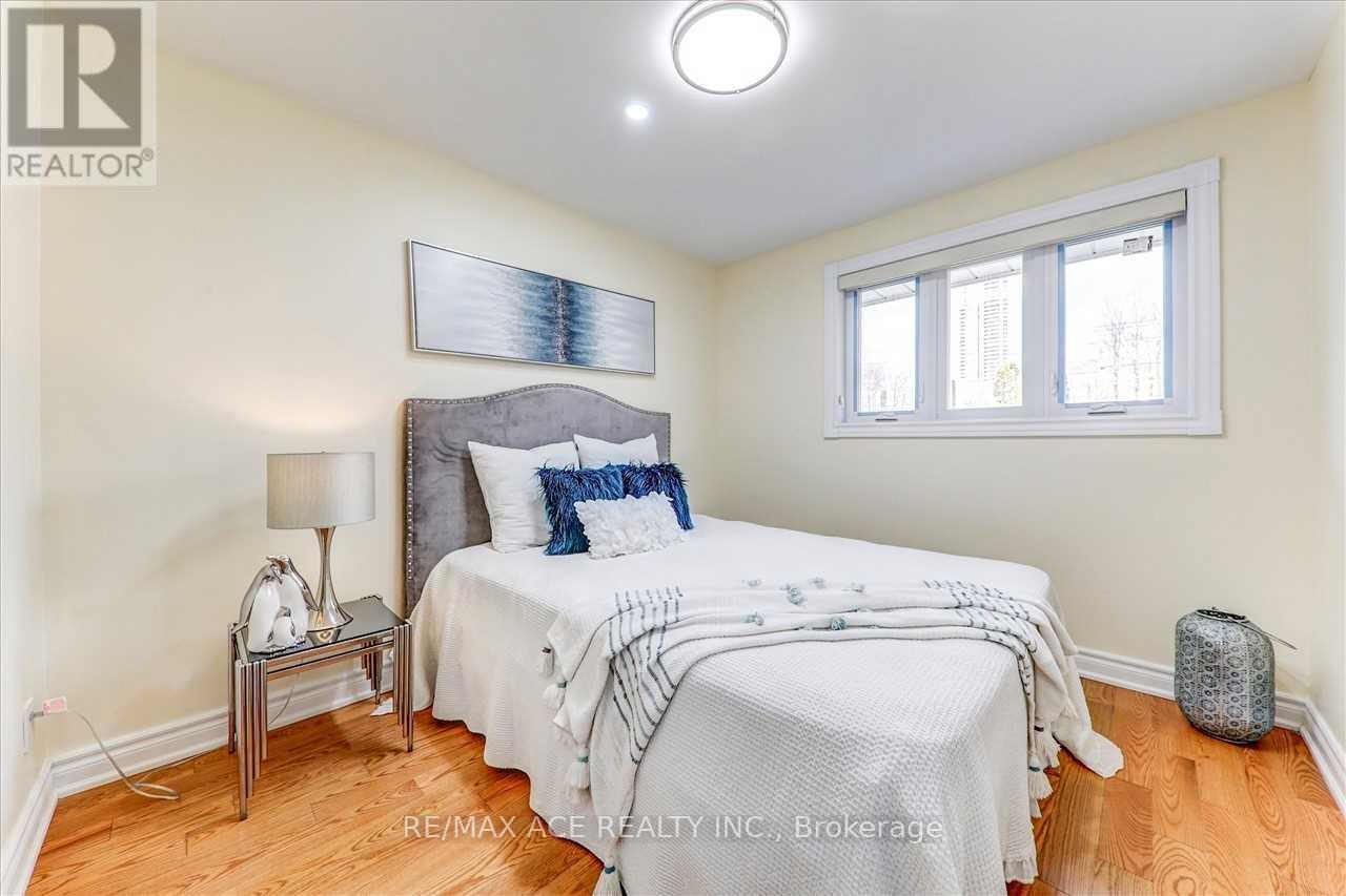 Main Floor - 22 Aspendale Drive, Toronto (Bendale), Ontario  M1P 4J4 - Photo 20 - E12075332
