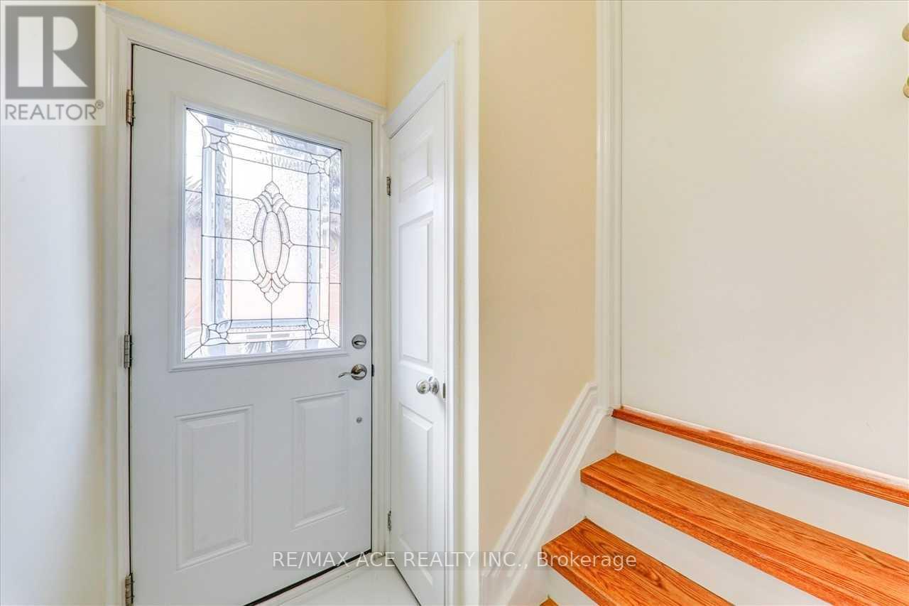 Main Floor - 22 Aspendale Drive, Toronto (Bendale), Ontario  M1P 4J4 - Photo 21 - E12075332
