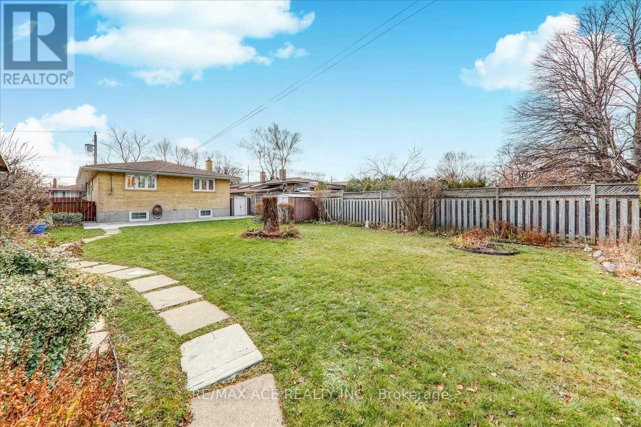 Main Floor - 22 Aspendale Drive, Toronto (Bendale), Ontario  M1P 4J4 - Photo 23 - E12075332