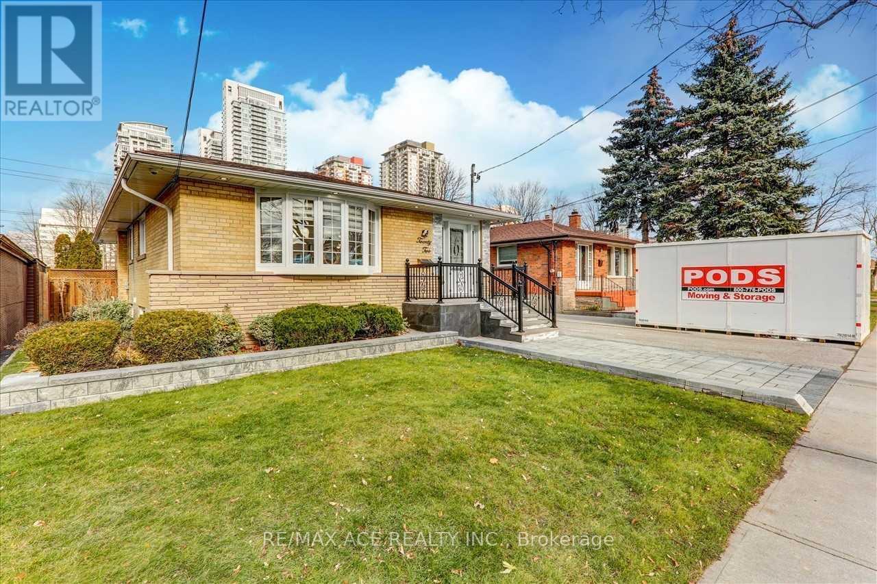 Main Floor - 22 Aspendale Drive, Toronto (Bendale), Ontario  M1P 4J4 - Photo 3 - E12075332