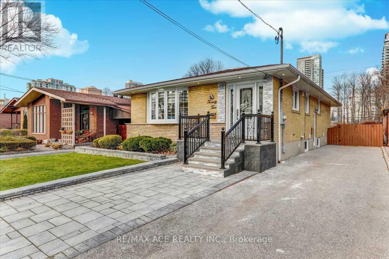 Main Floor - 22 Aspendale Drive, Toronto (Bendale), Ontario  M1P 4J4 - Photo 4 - E12075332