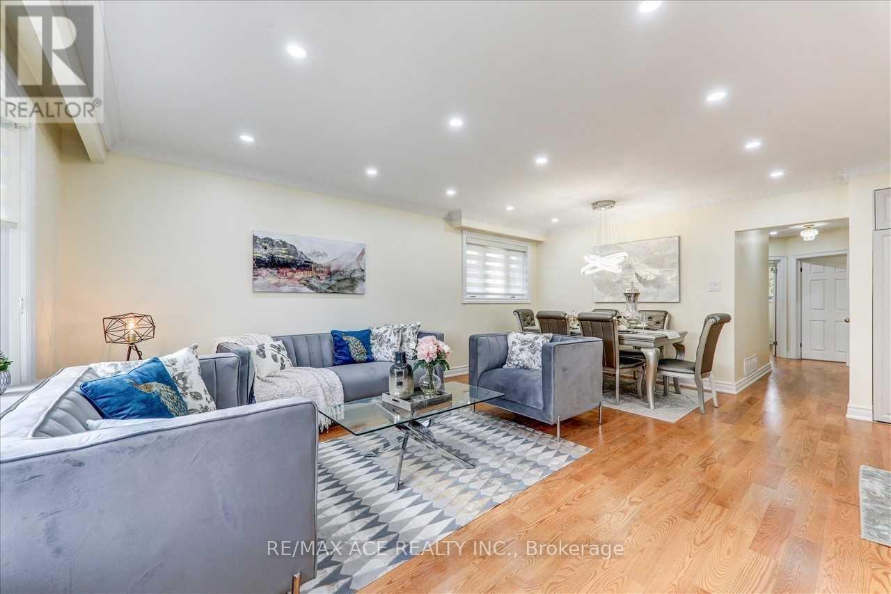 Main Floor - 22 Aspendale Drive, Toronto (Bendale), Ontario  M1P 4J4 - Photo 7 - E12075332
