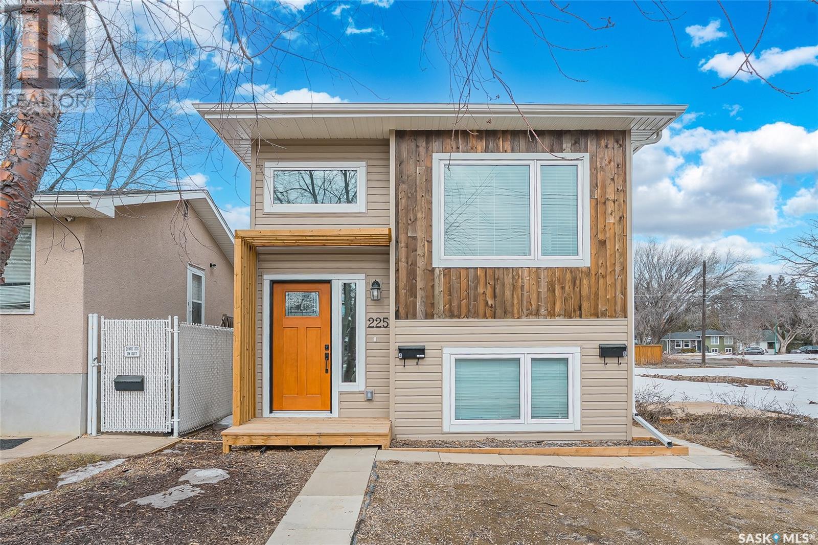 Property at 225 Ruth STREET E image 1