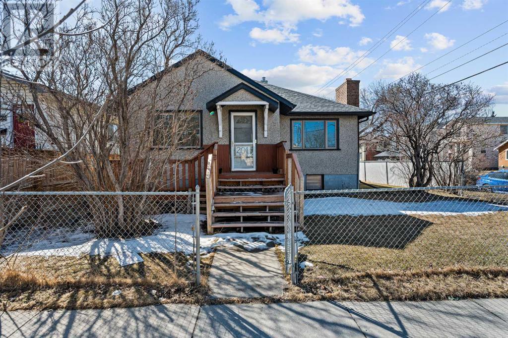 Property at 201 15 Avenue NE image 1