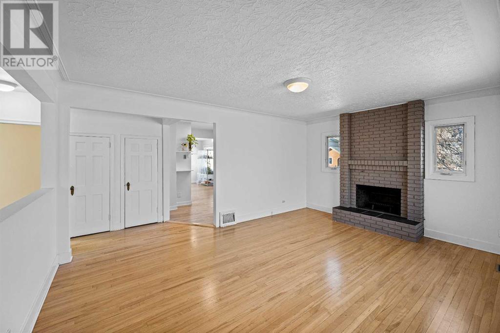 Property at 201 15 Avenue NE image 3