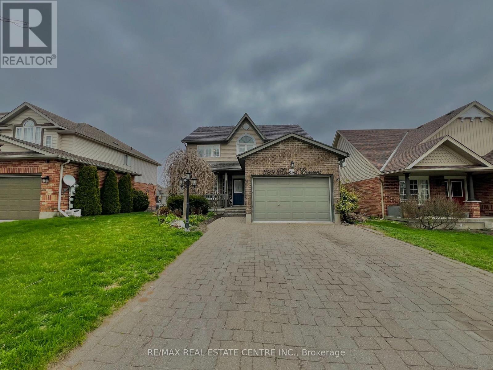 Property at 329 RINTOUL CRESCENT image 2