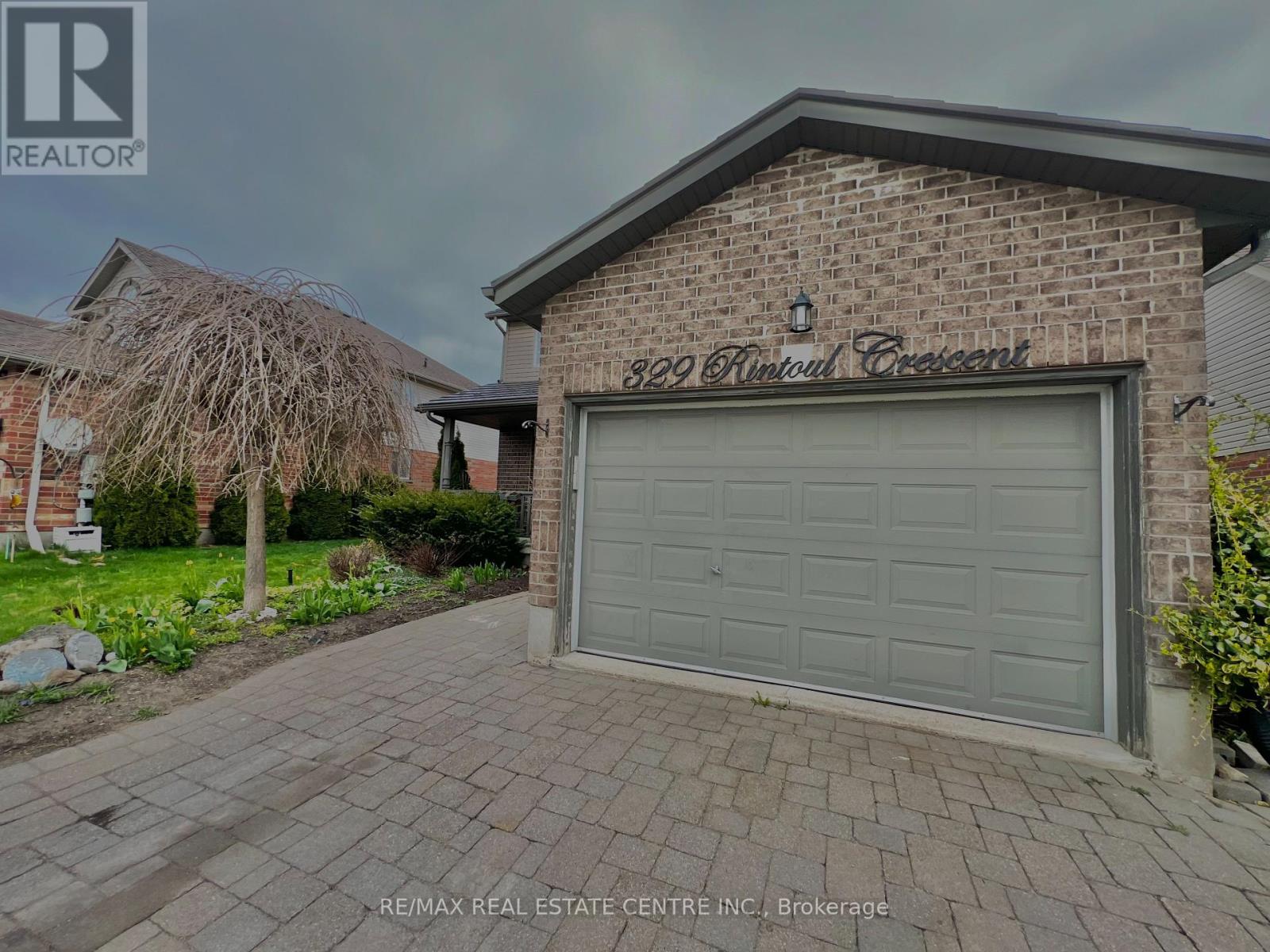 Property at 329 RINTOUL CRESCENT image 3