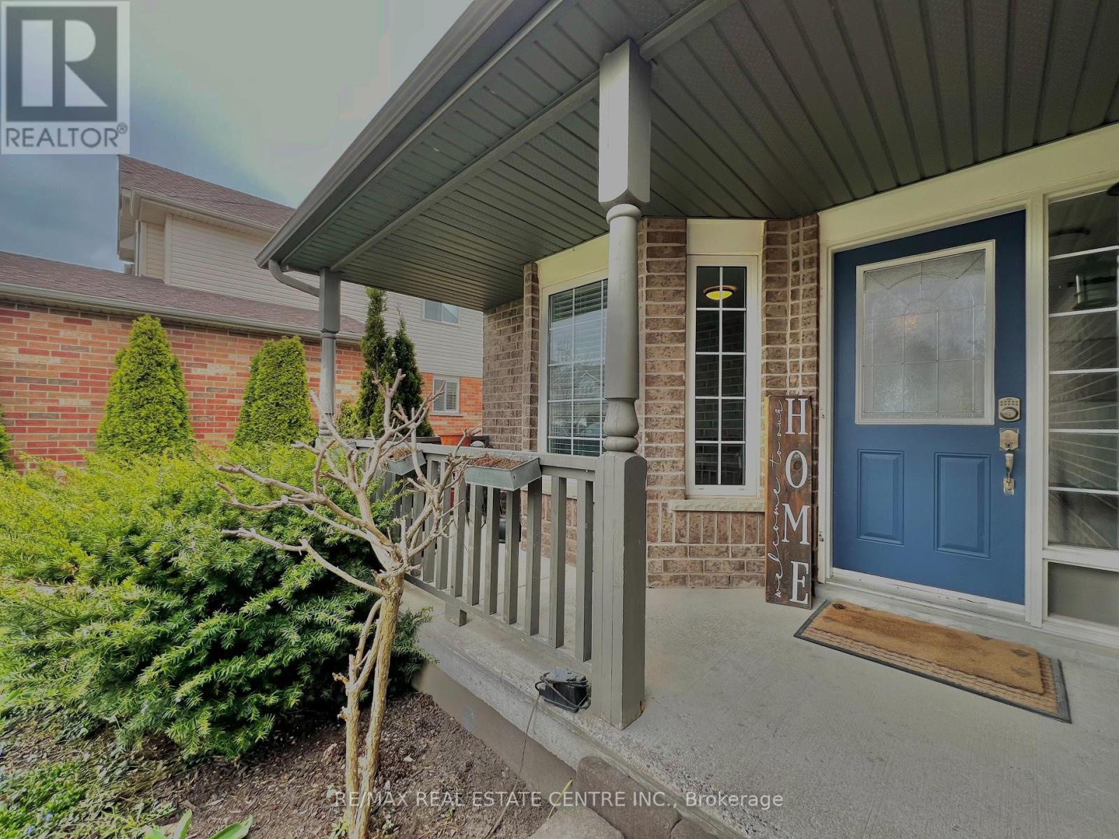 Property at 329 RINTOUL CRESCENT image 5