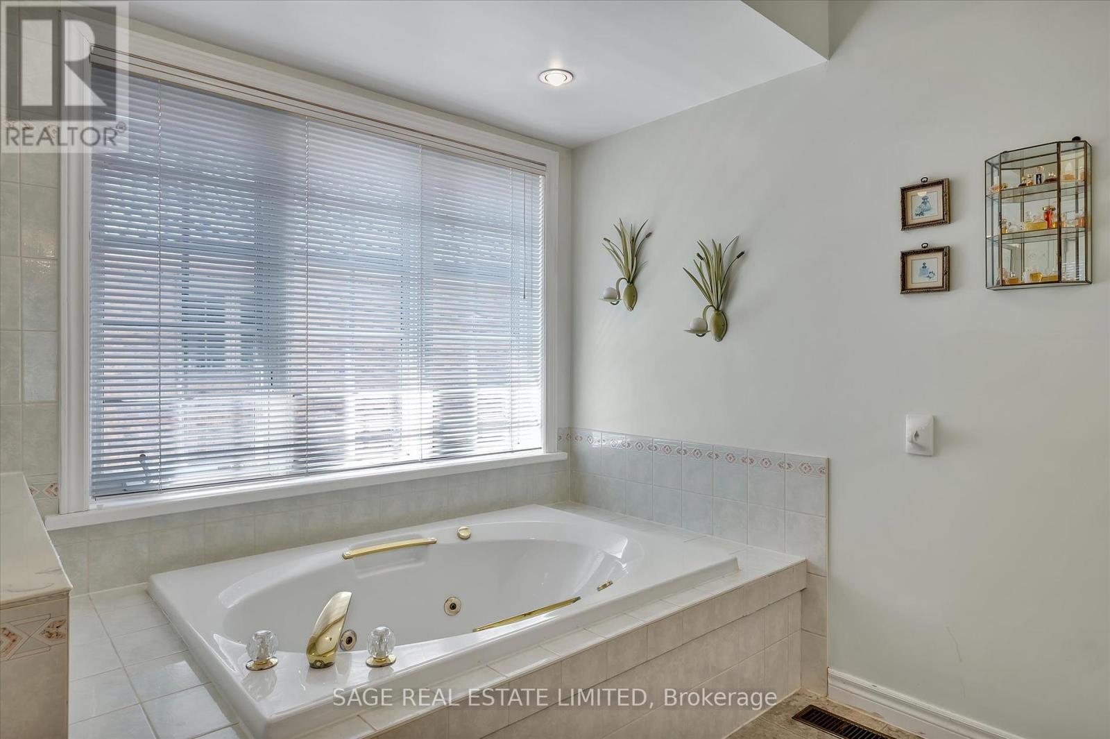 15 Hillview Drive, Kawartha Lakes (Bobcaygeon), Ontario  K0M 1A0 - Photo 24 - X12075343