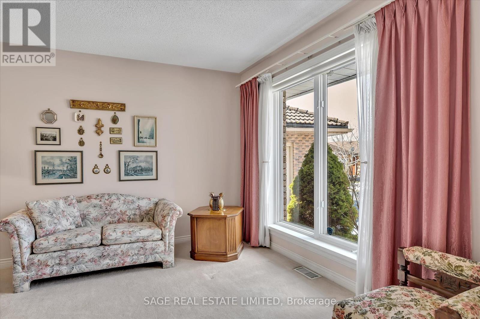 Property at 15 HILLVIEW DRIVE image 4