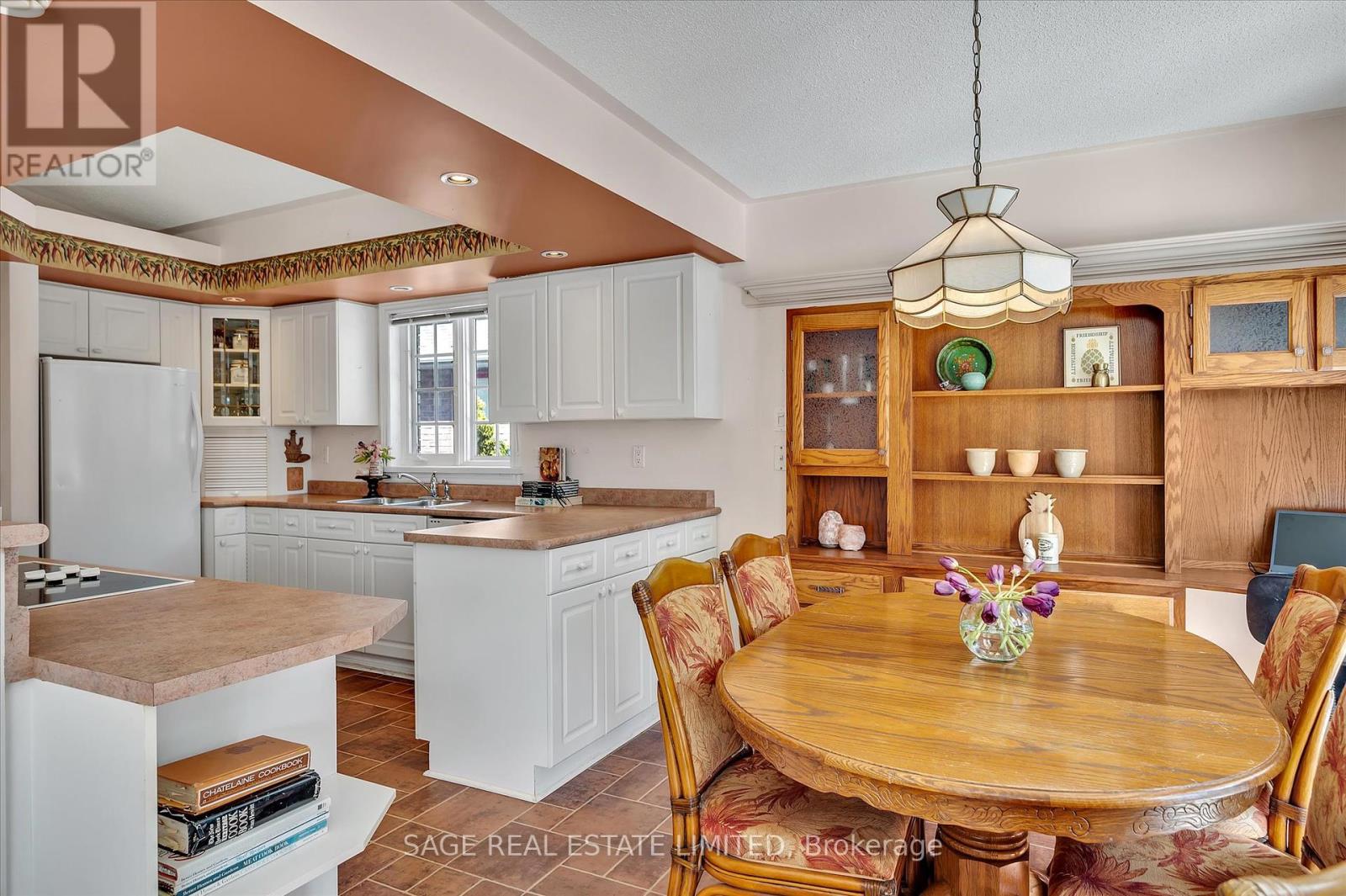 15 Hillview Drive, Kawartha Lakes (Bobcaygeon), Ontario  K0M 1A0 - Photo 9 - X12075343