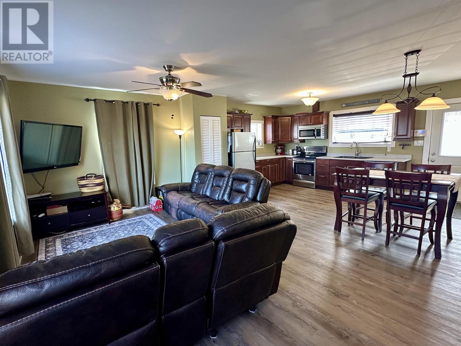 377 W 6th Street, Vanderhoof, British Columbia  V0J 3A0 - Photo 12 - R2988715
