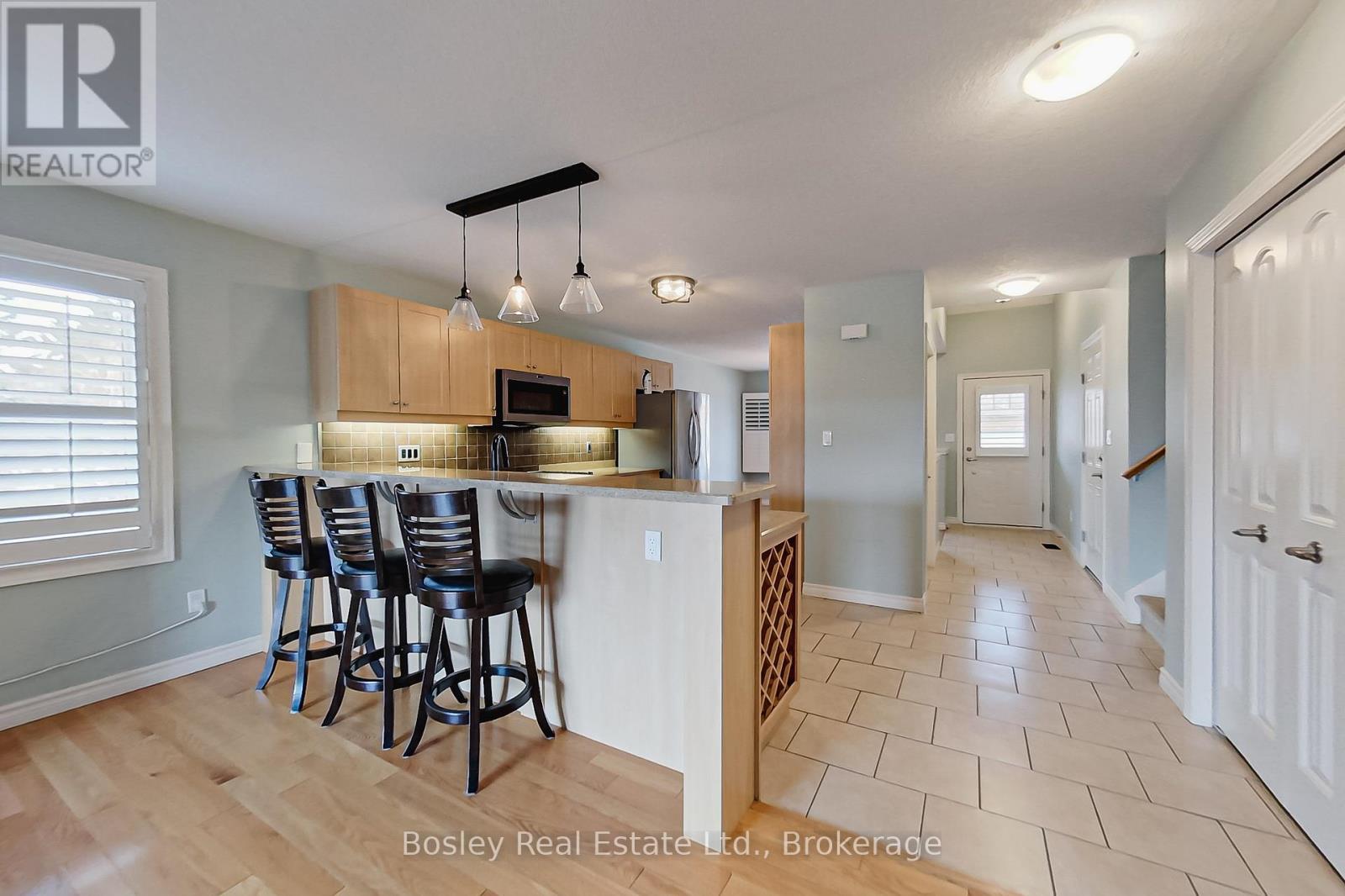 112 Empire Lane, Meaford, Ontario  N4L 0A5 - Photo 11 - X12075359
