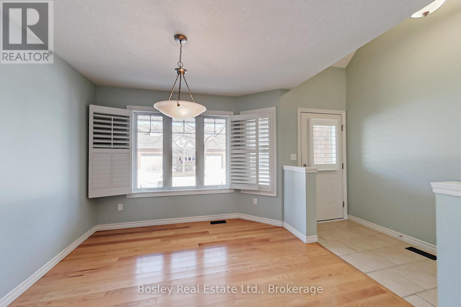112 Empire Lane, Meaford, Ontario  N4L 0A5 - Photo 6 - X12075359