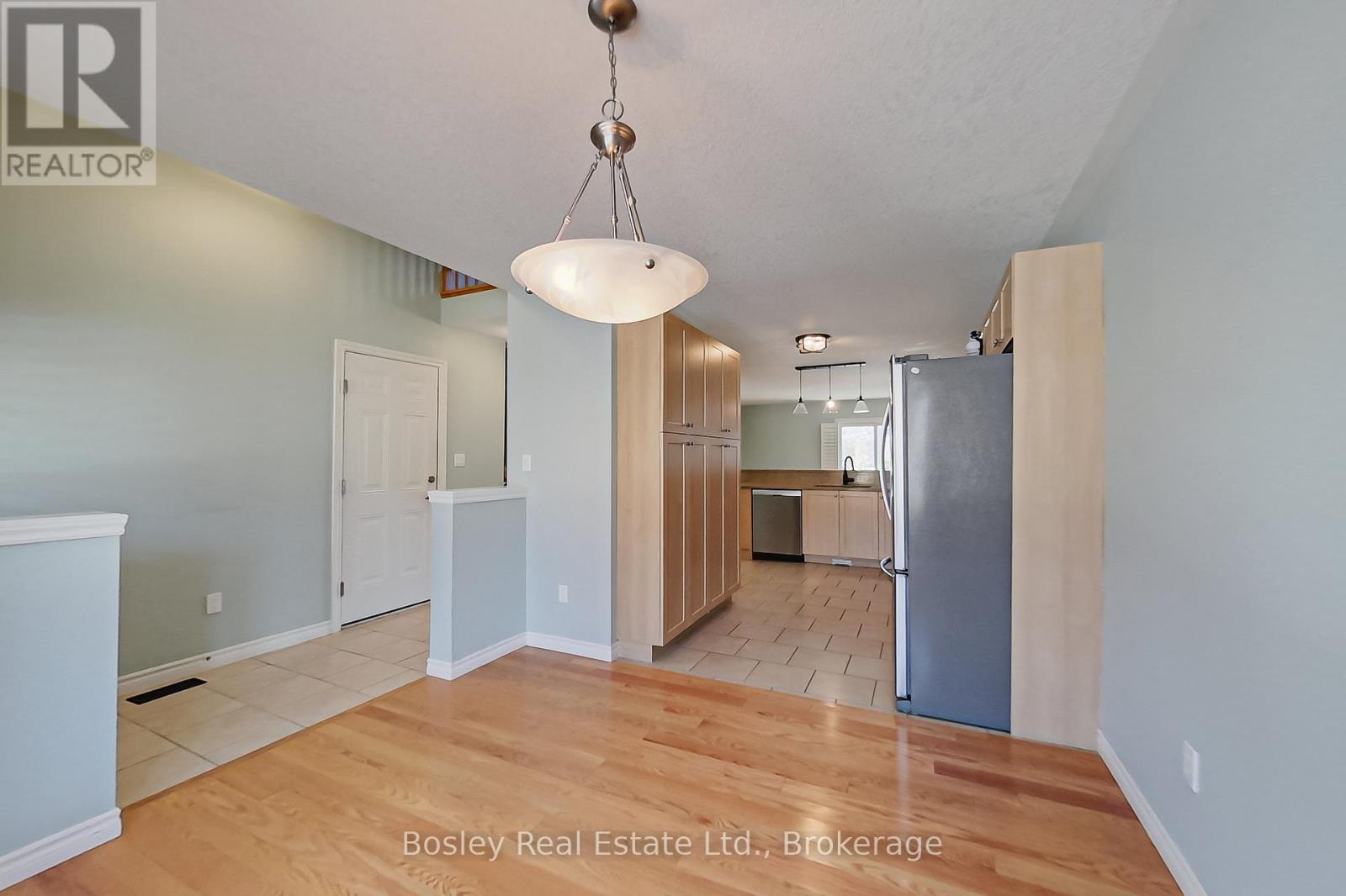 112 Empire Lane, Meaford, Ontario  N4L 0A5 - Photo 7 - X12075359