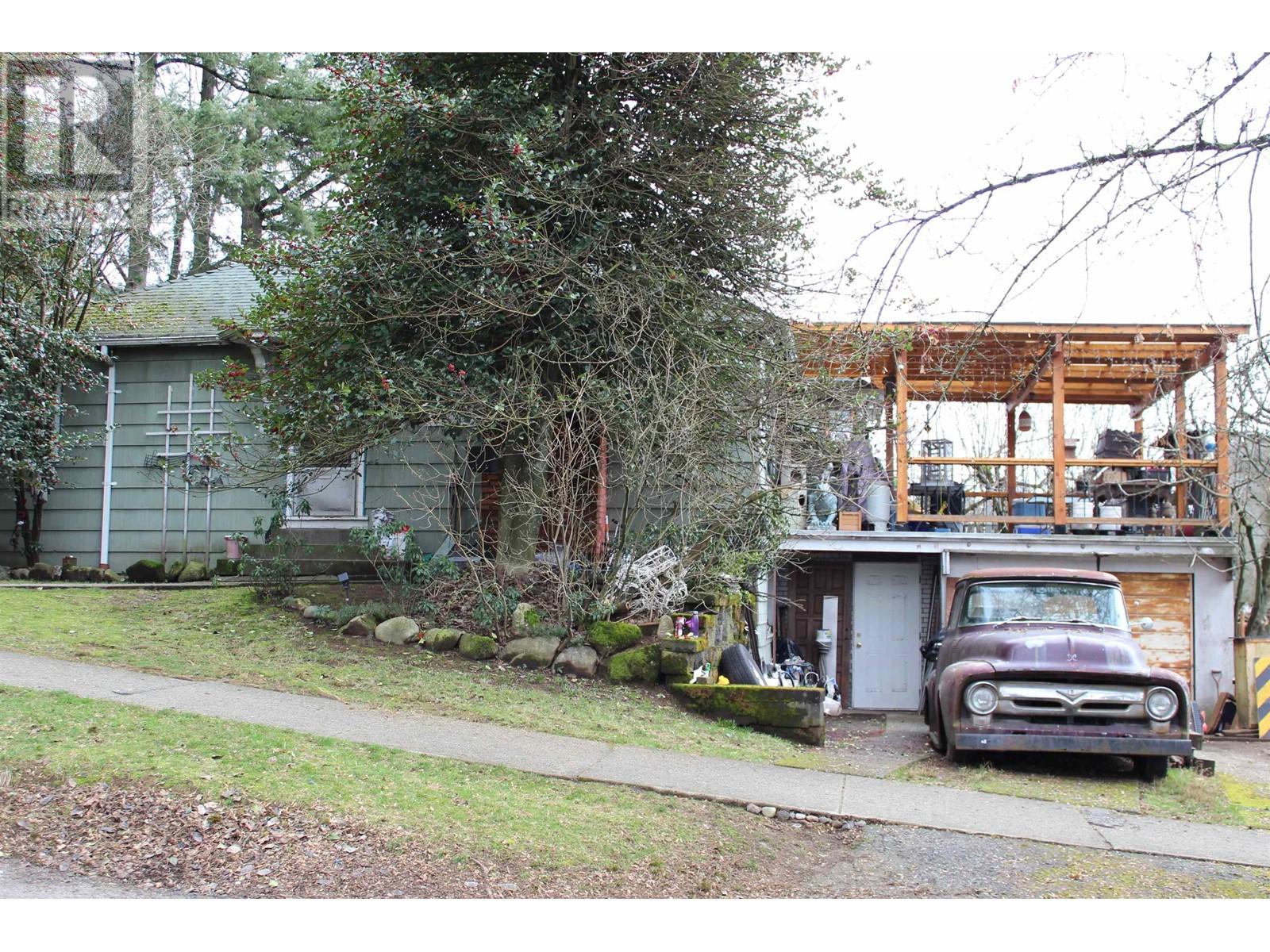 Listing Picture 4 of 4 : 520 KOOTENAY STREET, Vancouver / 溫哥華 - 魯藝地產 Yvonne Lu Group - MLS Medallion Club Member