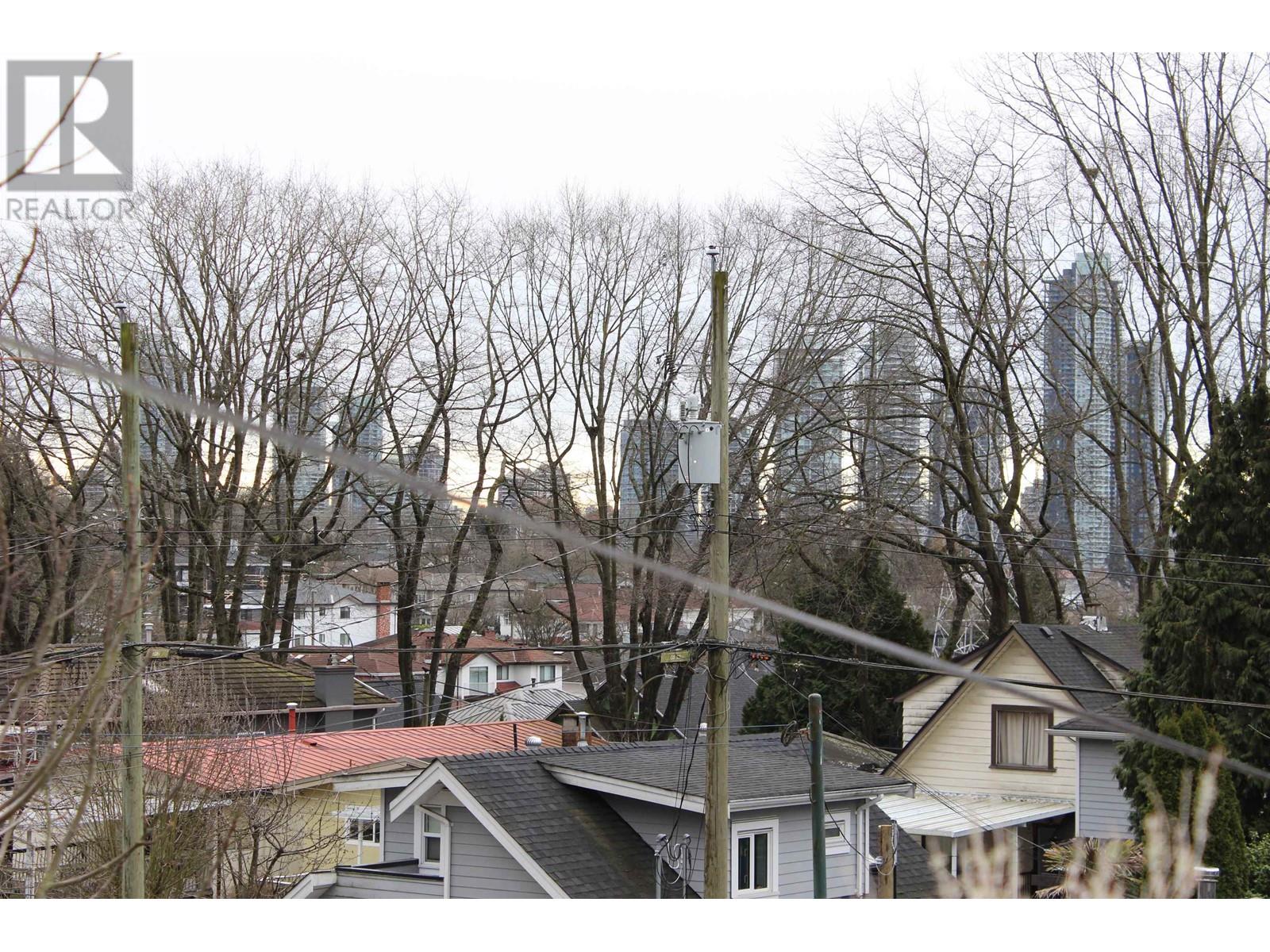 Listing Picture 2 of 4 : 520 KOOTENAY STREET, Vancouver / 溫哥華 - 魯藝地產 Yvonne Lu Group - MLS Medallion Club Member