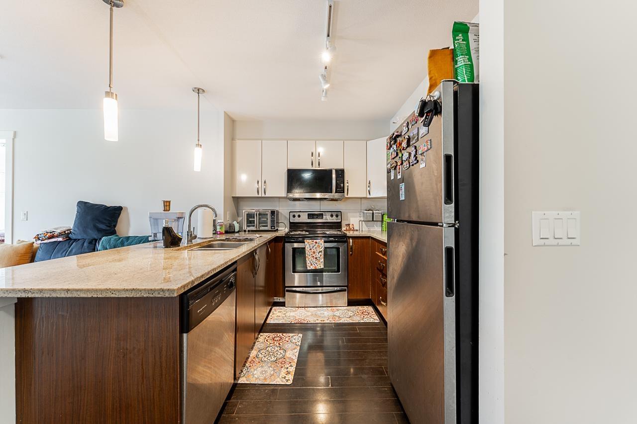 304 13555 Gateway Drive, Surrey, British Columbia  V3T 0B5 - Photo 6 - R2988873