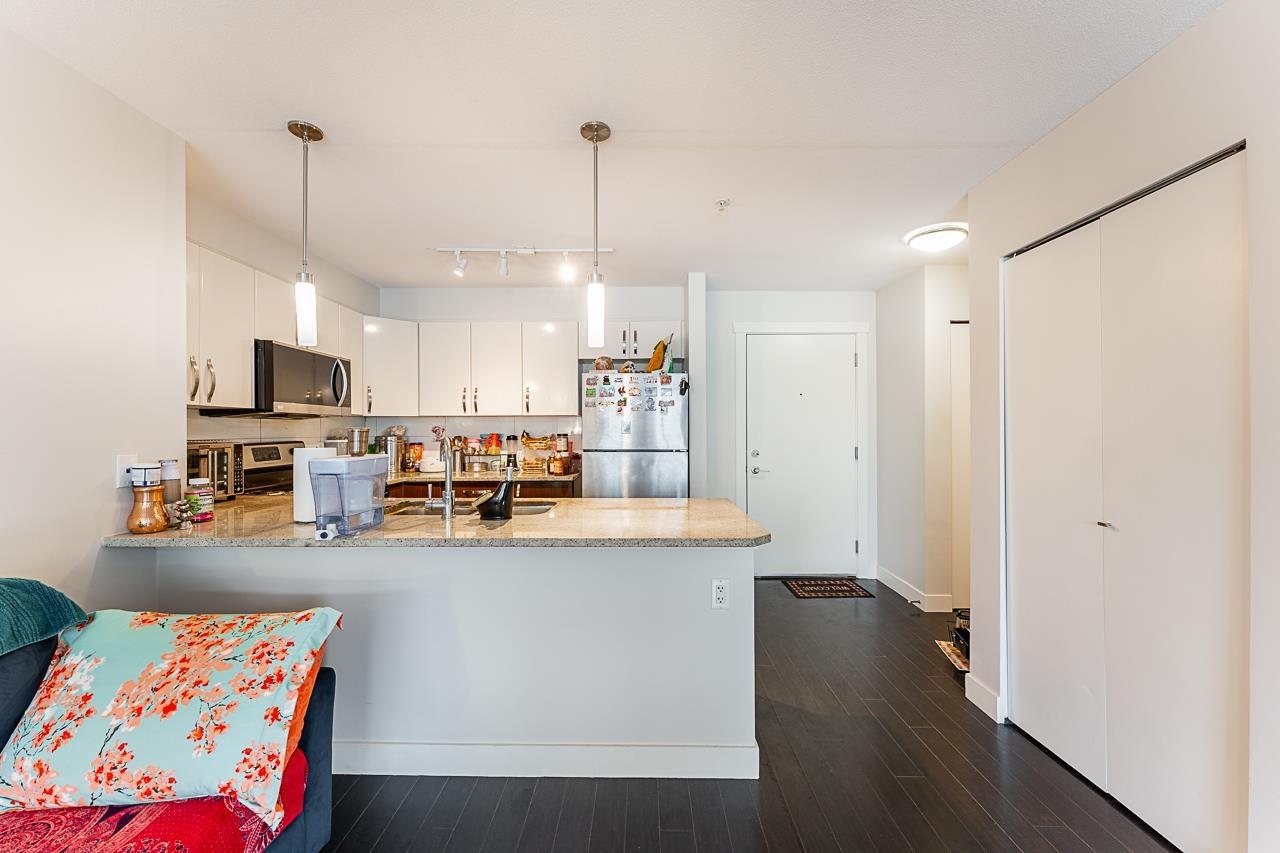 304 13555 Gateway Drive, Surrey, British Columbia  V3T 0B5 - Photo 9 - R2988873