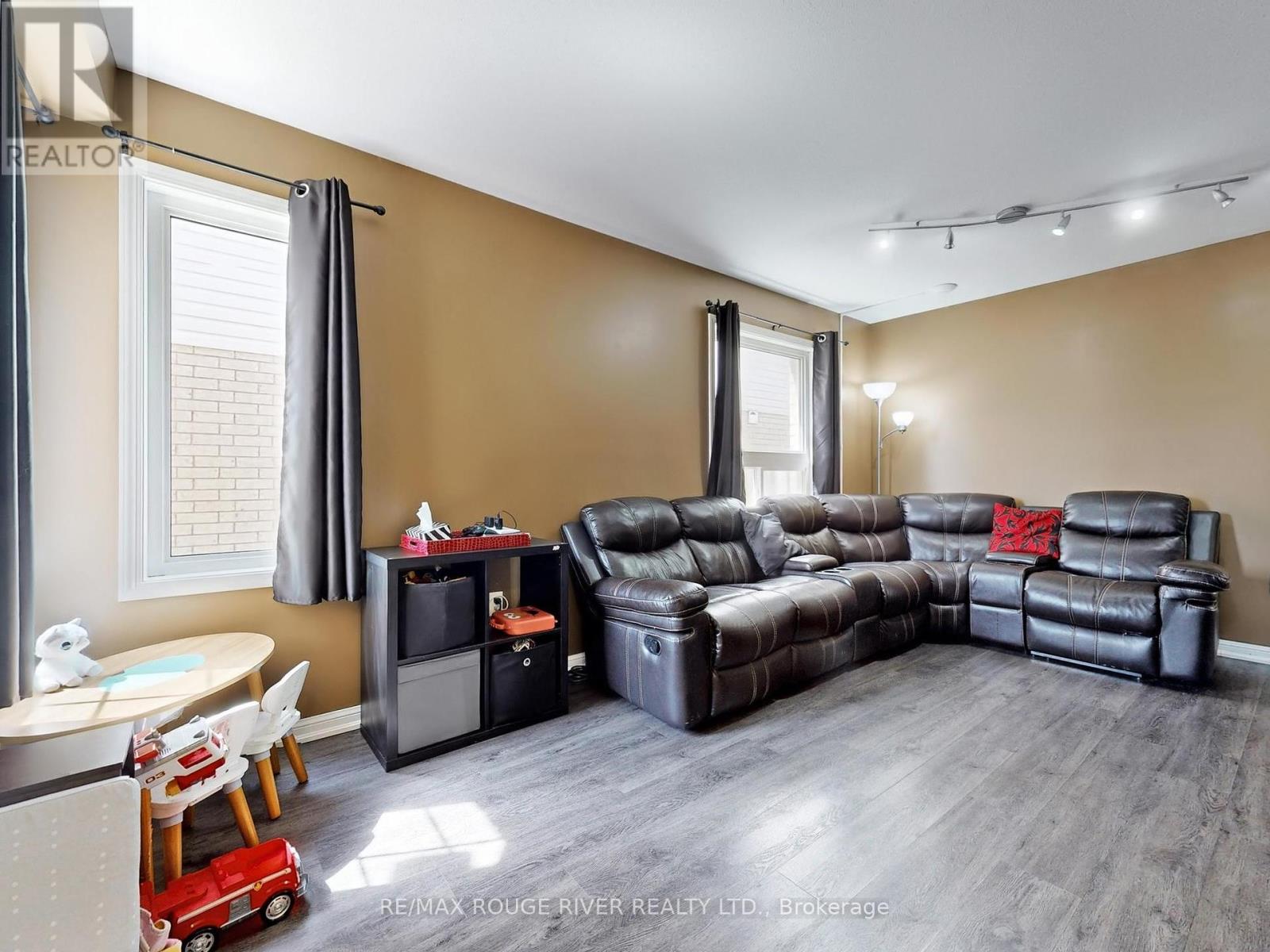 Property at 112 SCOTTSDALE DRIVE image 5