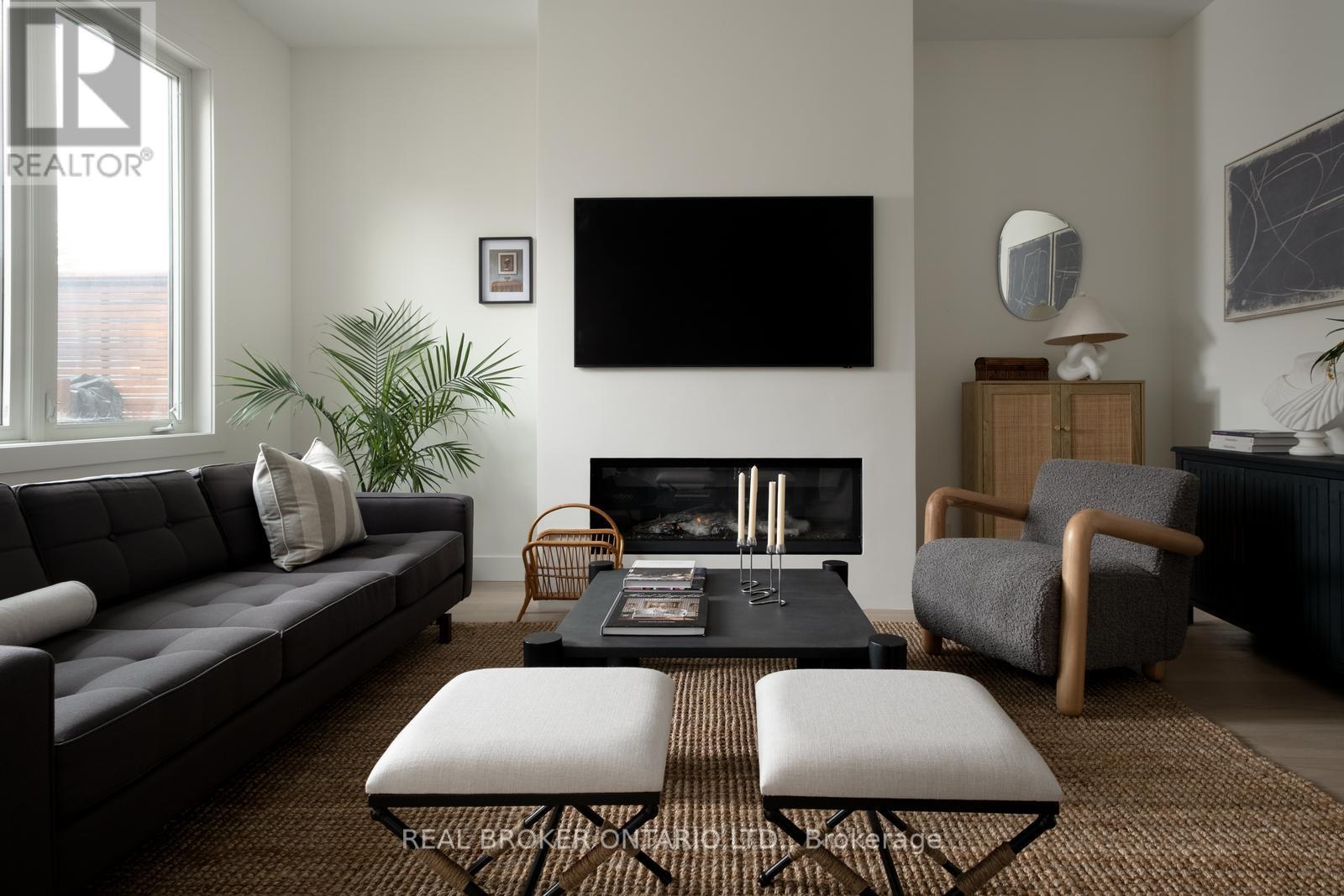 Property at 170 THE KINGSWAY image 2