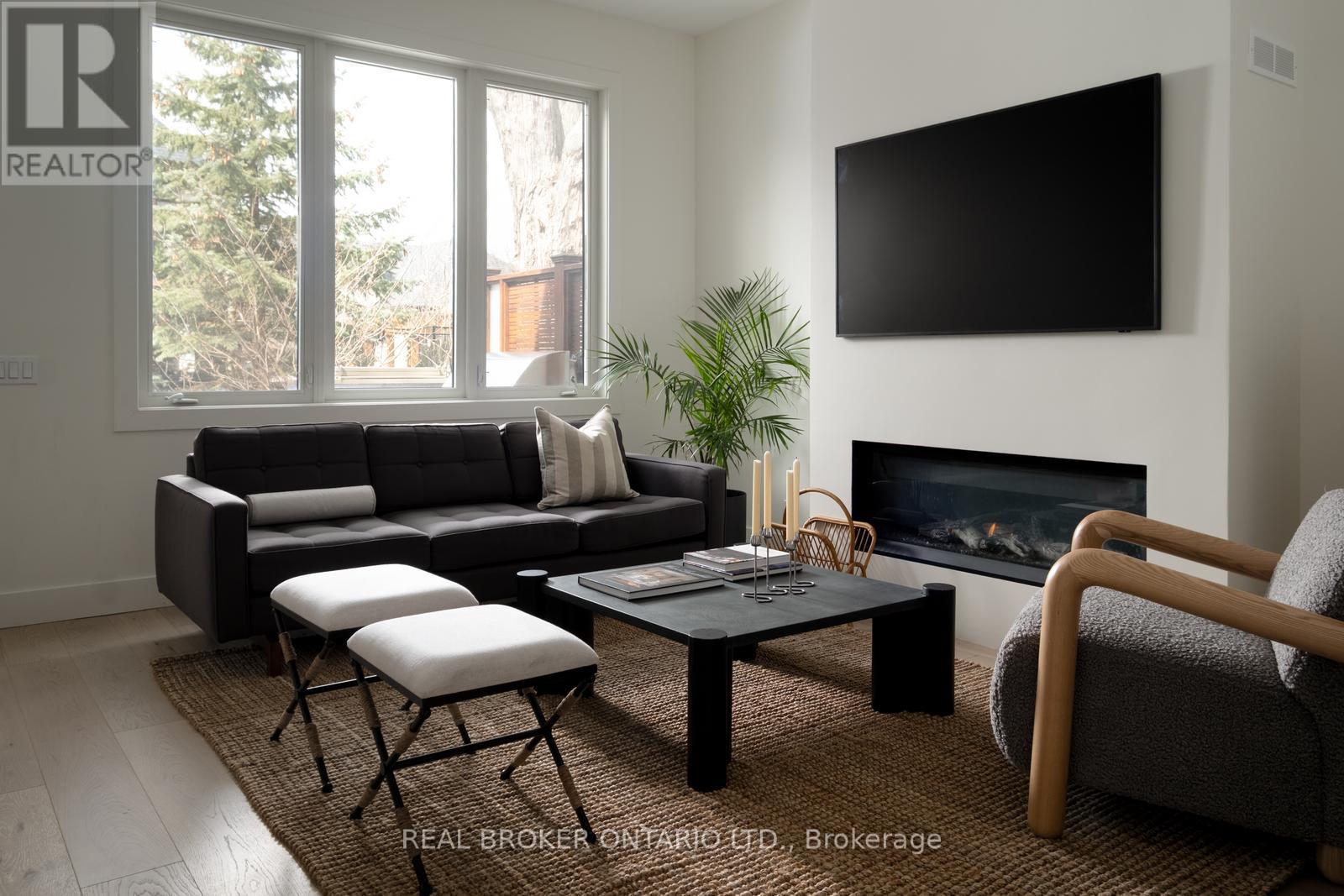 Property at 170 THE KINGSWAY image 3