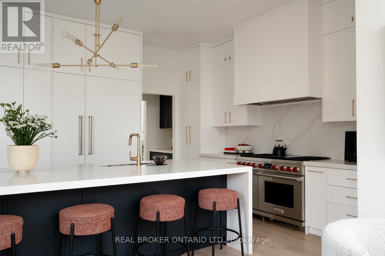 Property at 170 THE KINGSWAY image 5