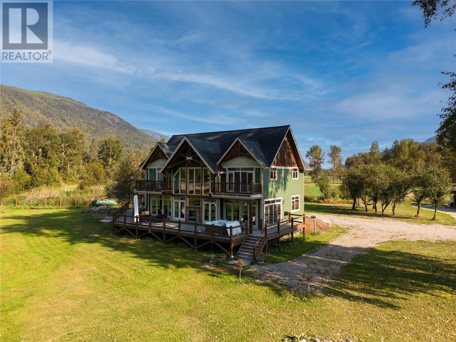 2388 Lawrence Road, Lumby, British Columbia