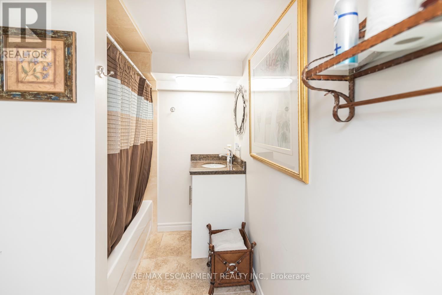 199 Kimberly Drive, Hamilton (Rosedale), Ontario  L8K 4L2 - Photo 33 - X12075455