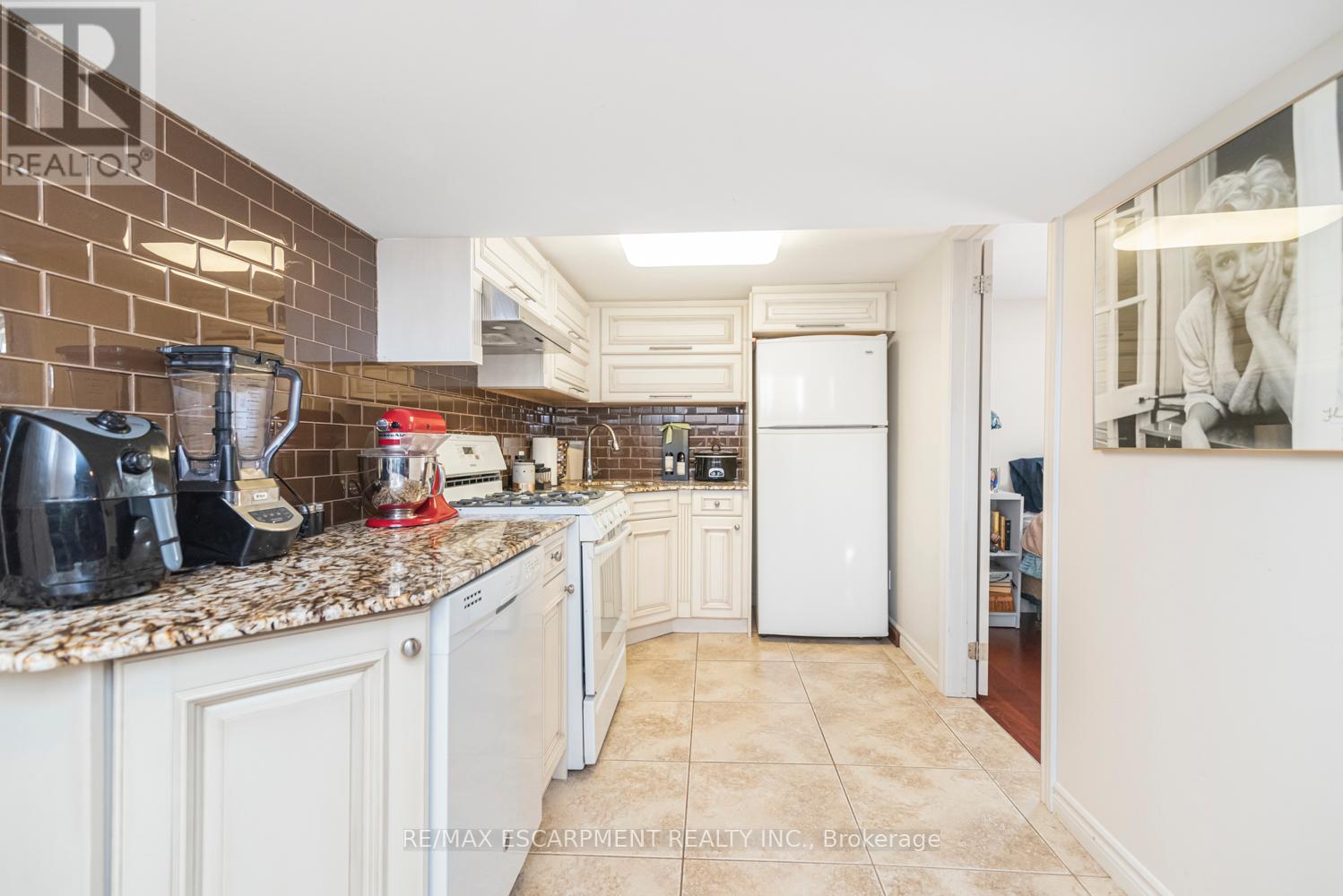 199 Kimberly Drive, Hamilton (Rosedale), Ontario  L8K 4L2 - Photo 39 - X12075455