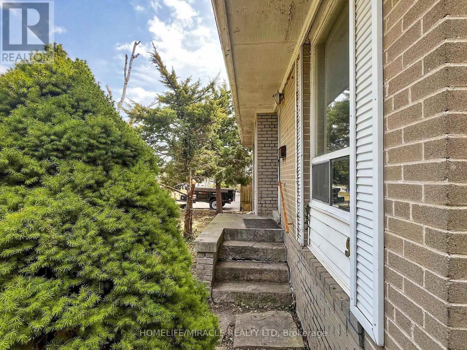 Property at 912 REYTAN BOULEVARD image 3