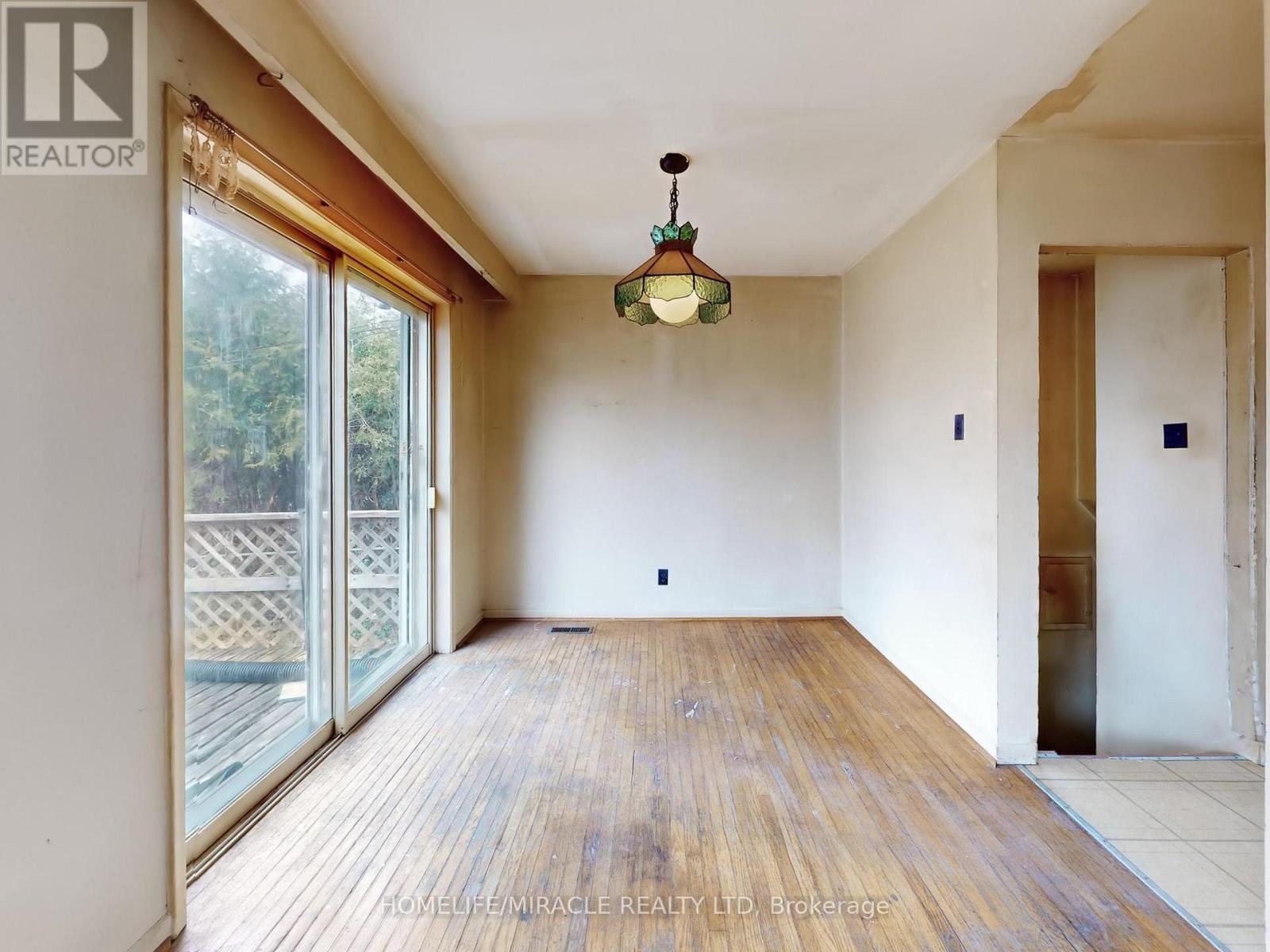 Property at 912 REYTAN BOULEVARD image 5