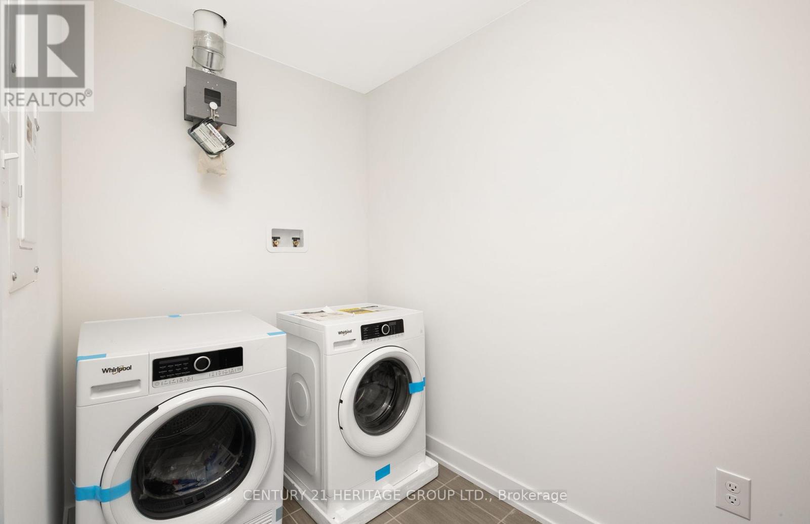 Property at 402 - 1 CHEF LANE image 3