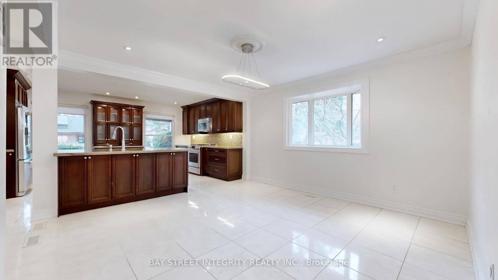 1372 Gatehouse Drive, Mississauga, Ontario  L5H 1A5 - Photo 11 - W12065205