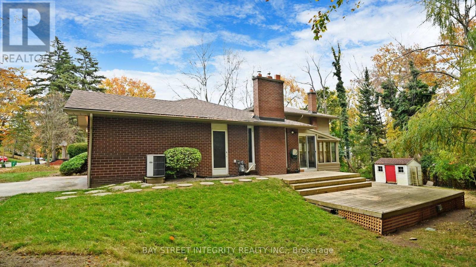 1372 Gatehouse Drive, Mississauga, Ontario  L5H 1A5 - Photo 4 - W12065205