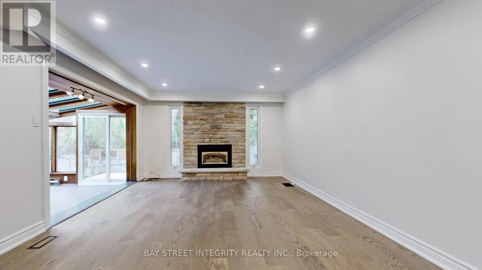 1372 Gatehouse Drive, Mississauga, Ontario  L5H 1A5 - Photo 8 - W12065205